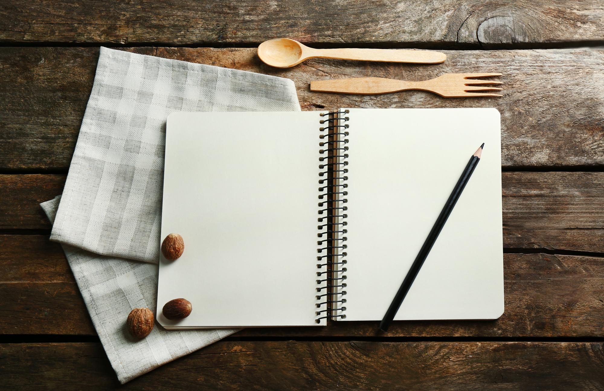 Ilustracja: planowanie menu na kartce